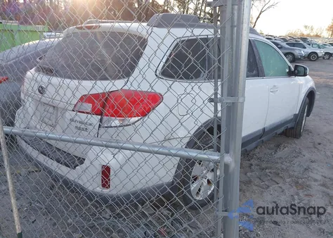 2011 Subaru Outback 2.5I Premium z USA, uszkodzony, nr VIN 4S4BRBCC0B3410469
